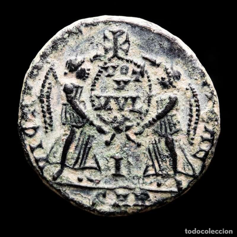 Monedas Imperio romano: Magnencio - &AElig; Maiorina VICT DD NN AVG ET CAES - ☧ / SAR Arles
