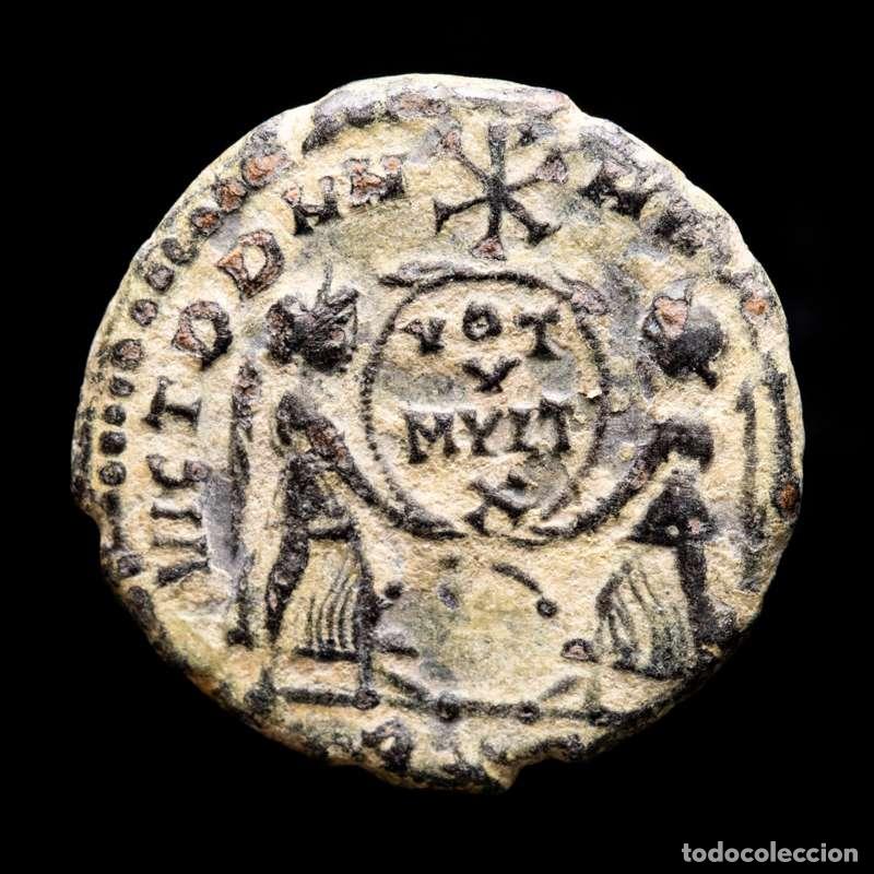 Monedas Imperio romano: Magnencio &AElig; Maiorina VICT DD NN AVG ET CAES - ☧ / R☆T Roma (4416)