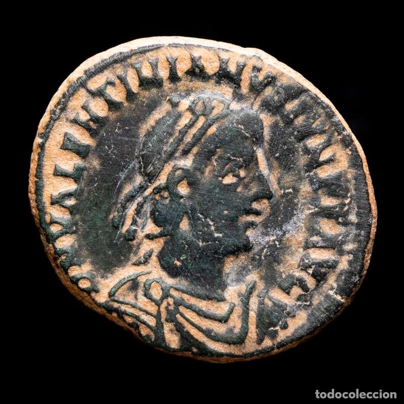 Monedas Imperio romano: Valentiniano I (375-392) Maorina Roma REPARATIO REIPVB SMRT (4239)