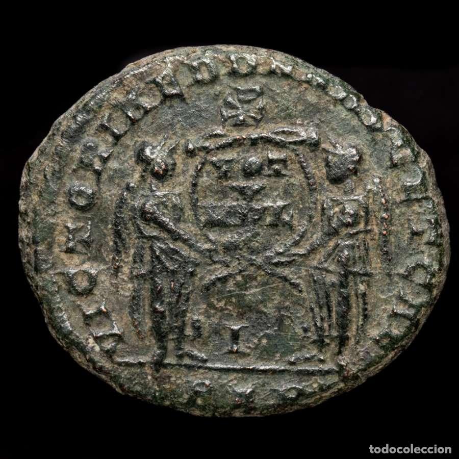 Monedas Imperio romano: Magnencio - &AElig; Maiorina VICT DD NN AVG ET CAES - ☧ I / SAR Arles