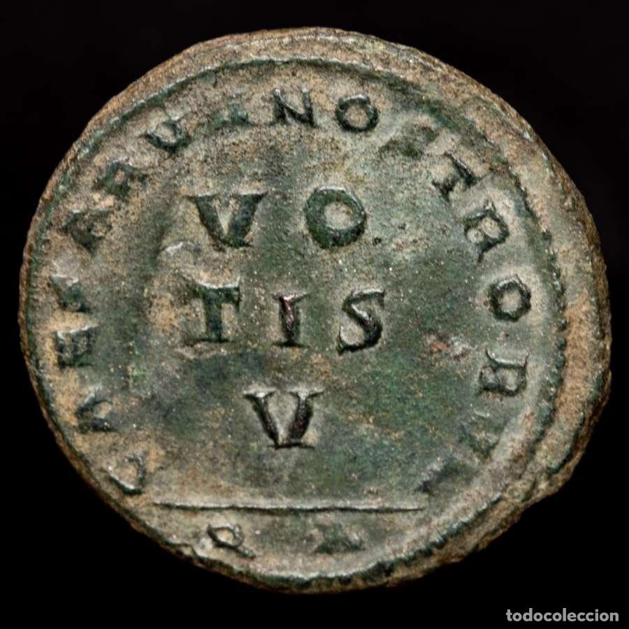 Monedas Imperio romano: Licinio II, follis. Arles. CAESARVM NOSTRORVM. VO / TIS / V /QA.