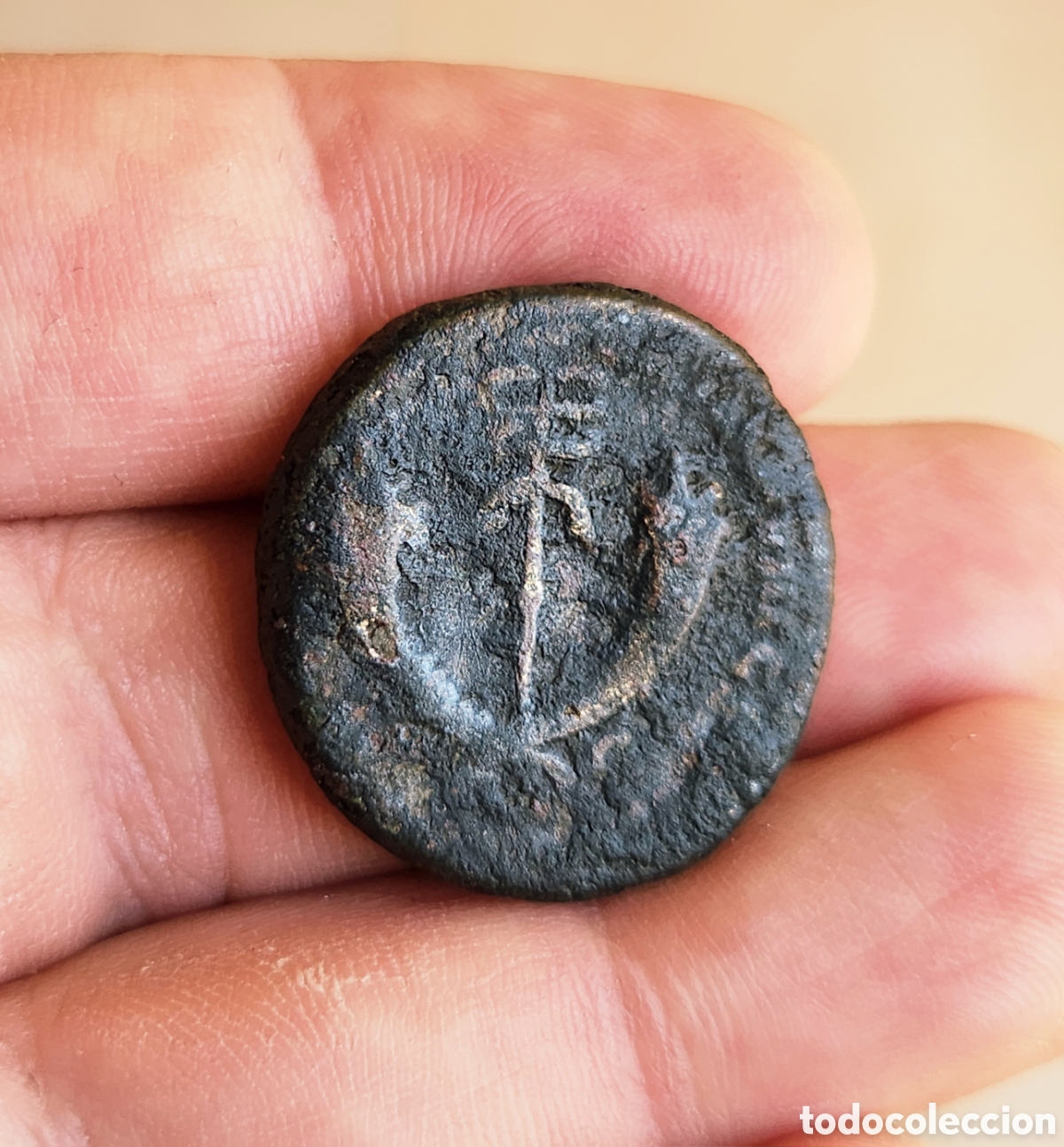 Moedas Imp&eacute;rio Romano: Rarisimo Dupondio Comodo reverso espada con serpientes enfrentadas