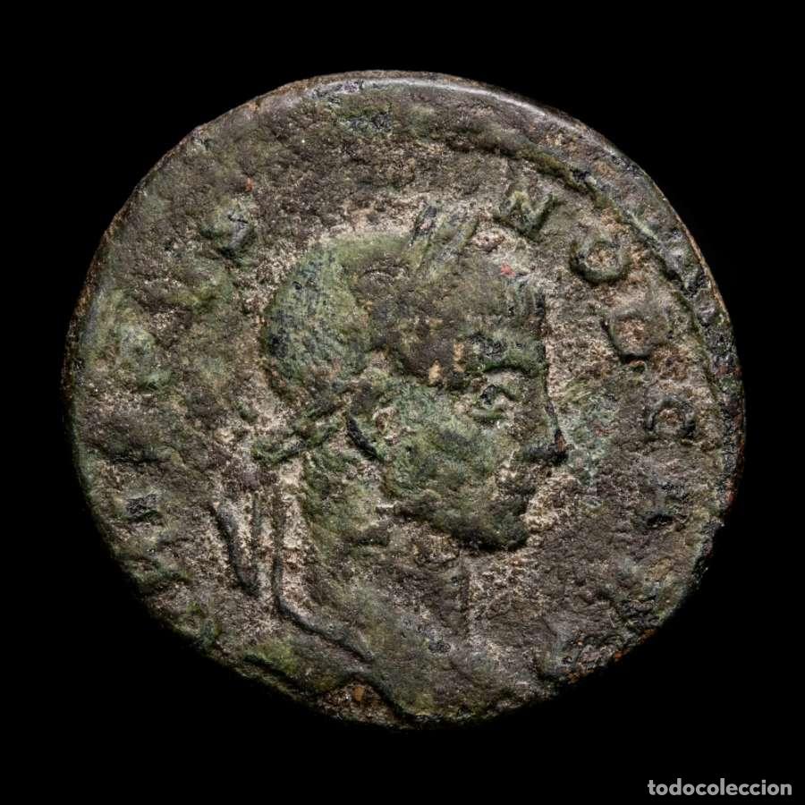 Monedas Imperio romano: Crispo cesar AE follis Arles CAESARVM NOSTRORVM. Rare 3 in RIC 220.
