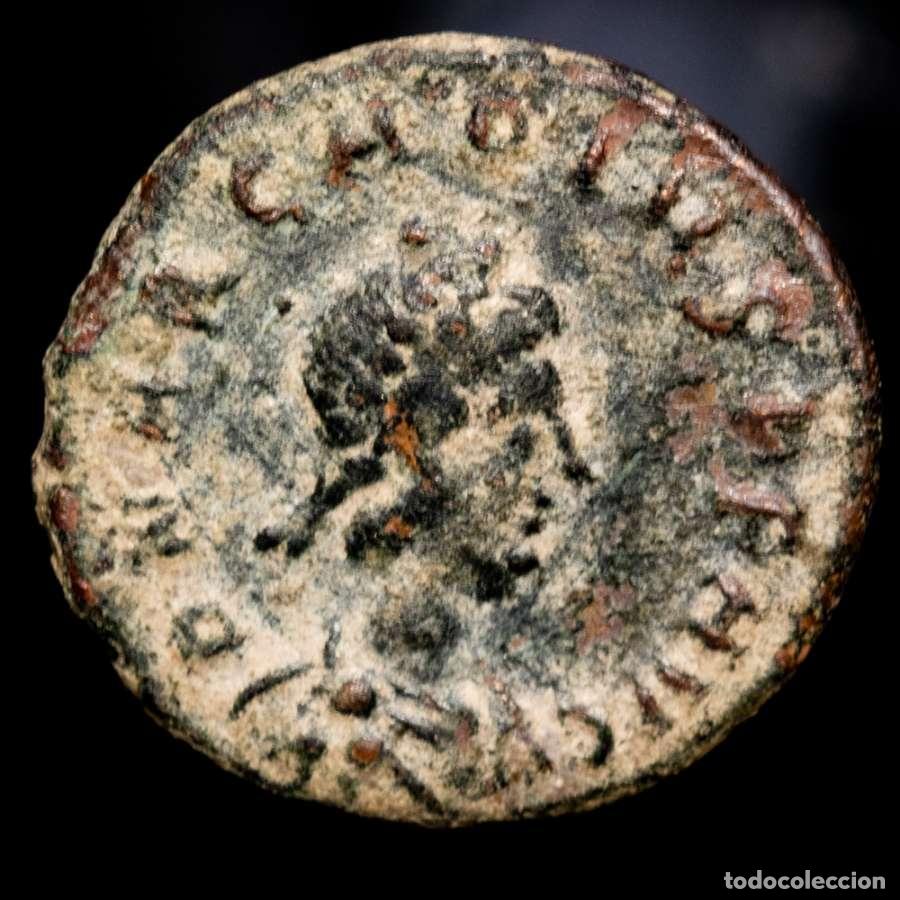 Monedas Imperio romano: Arcadio, AE13, Cyzico. SALVS REIPVBLICAE/ Chi-Rho// SMK&Gamma;. RIC 26c