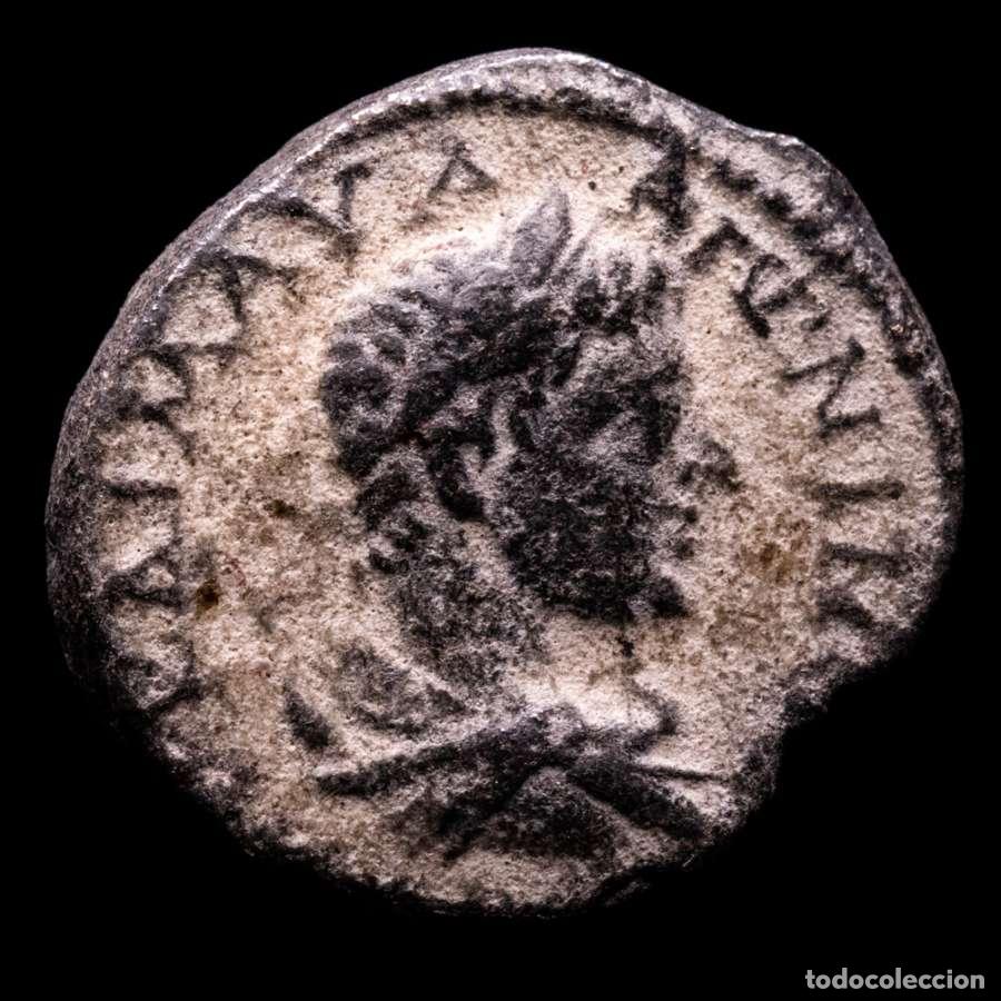 Monedas Imperio romano: Heliogabalo 218-222 dC. Antioch ad Orontem. SC en corona (10231)