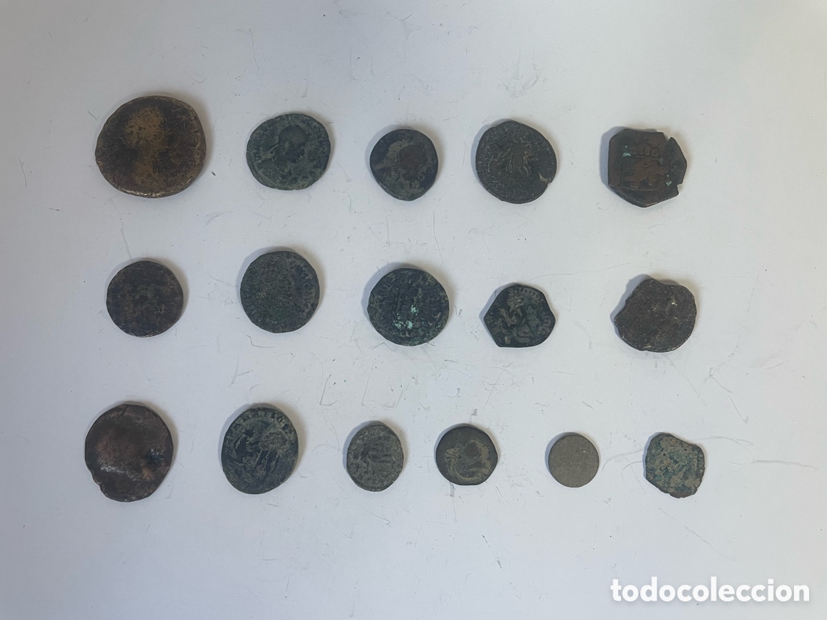 Monedas Imperio romano: Lote 16 monedas antiguas &mdash; bronces romanos + maraved&iacute; medieval