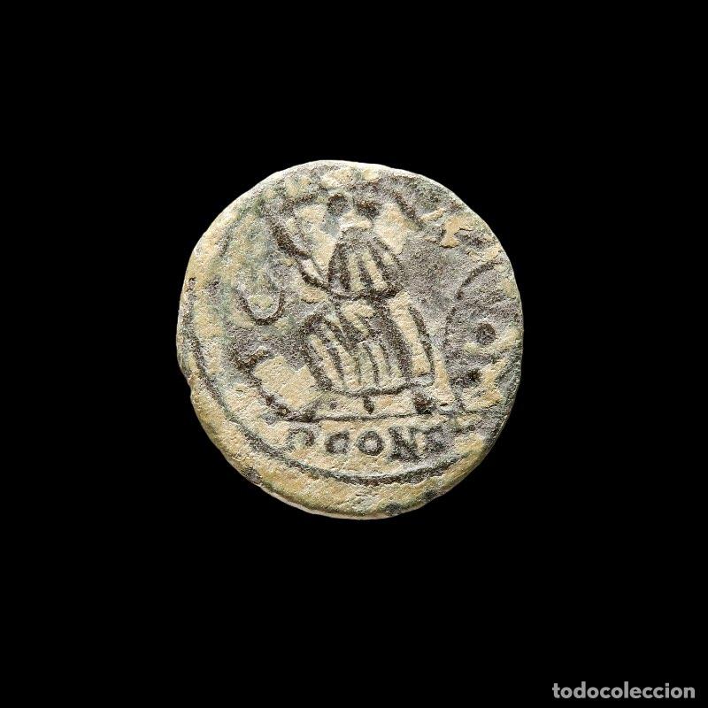 Monedas Imperio romano: Constantinopolis, follis conmemorativo de Arles - creciente. A75-M