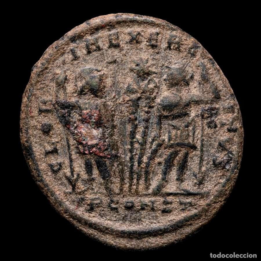 Monedas Imperio romano: Constantino I - Follis Arles GLORIA EXERCITVS estrella e/ soldados
