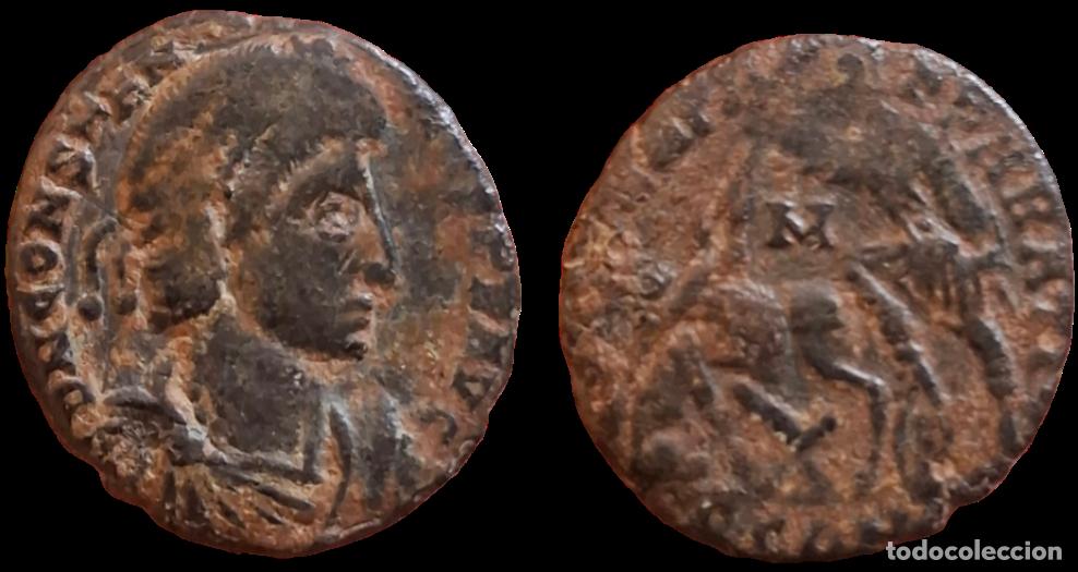 Monedas Imperio romano: Centenional de Constancio II 337-361 Reverso Emperador alanceando a un jinete ca&iacute;do