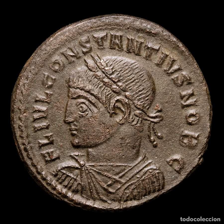 Monedas Imperio romano: Excelente y raro Constancio II caesar Follis VIRTVS CAESS / QA&cup;RL