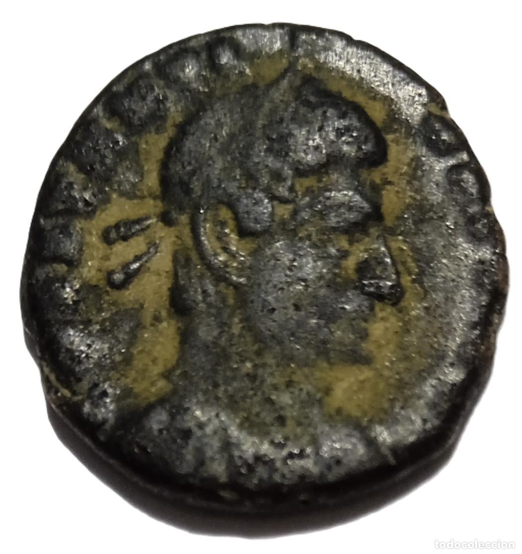 Monedas Imperio romano: Nummus Constans VICTORIAE Emperador Romano - Foto 1