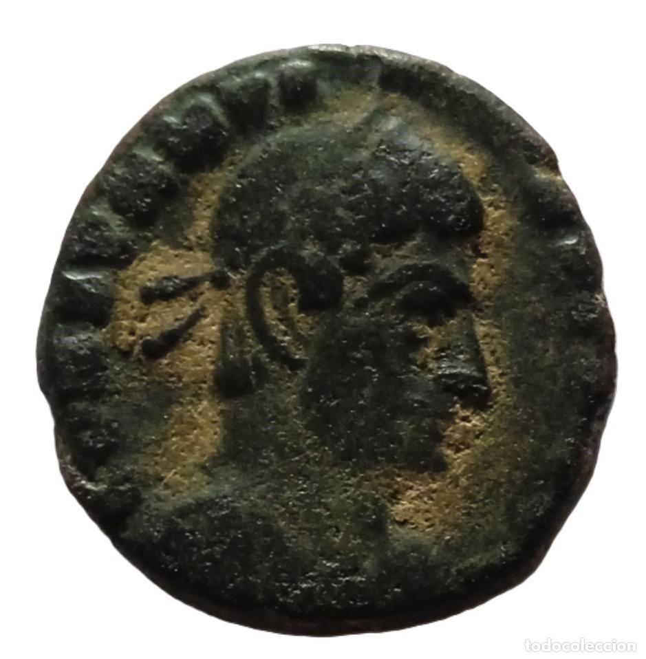 Monedas Imperio romano: Nummus Constans VICTORIAE Emperador Romano - Foto 2