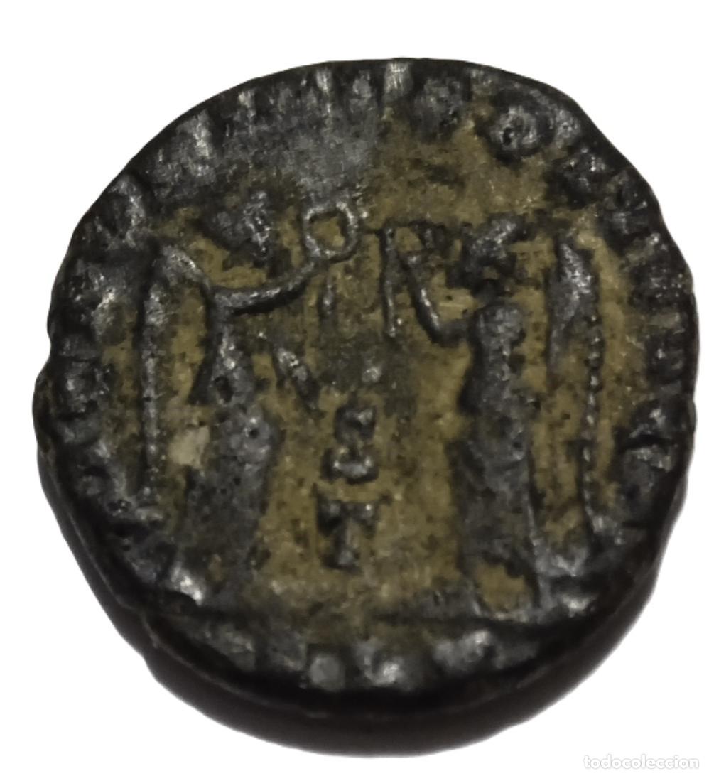 Monedas Imperio romano: Nummus Constans VICTORIAE Emperador Romano - Foto 3
