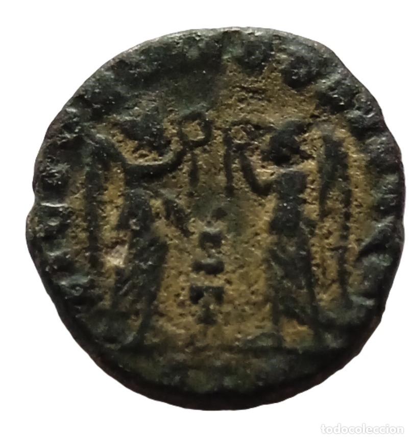 Monedas Imperio romano: Nummus Constans VICTORIAE Emperador Romano - Foto 4