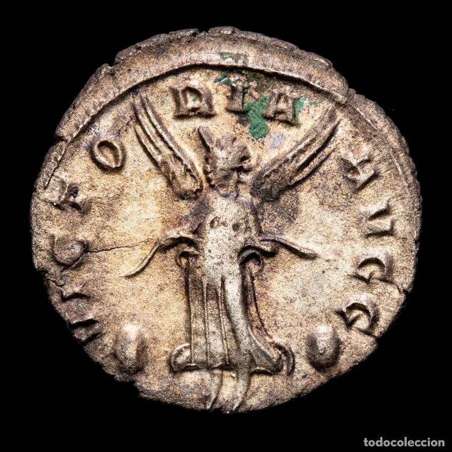 Monedas Imperio romano: Gallieno. Antoniniano, Milan. VICTORIA AVGG escudos a sus lados.