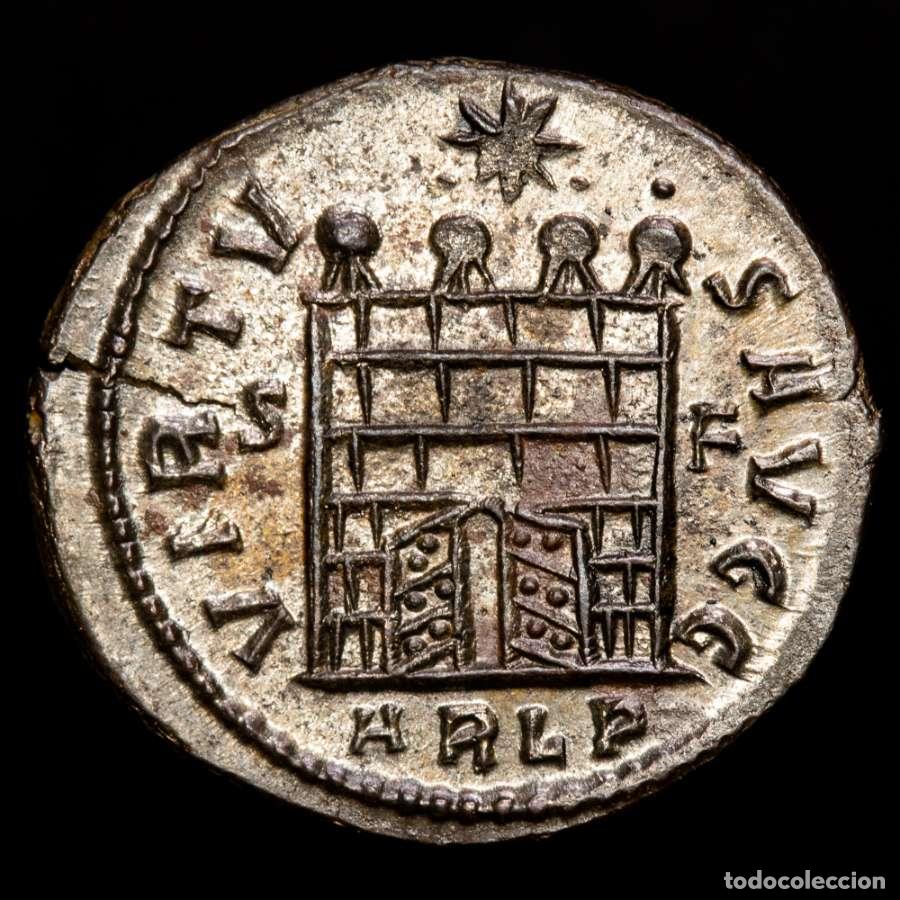 Monedas Imperio romano: Constantino I, VIRTVS AVGG S-F ARLP Puertas abiertas, plateado full