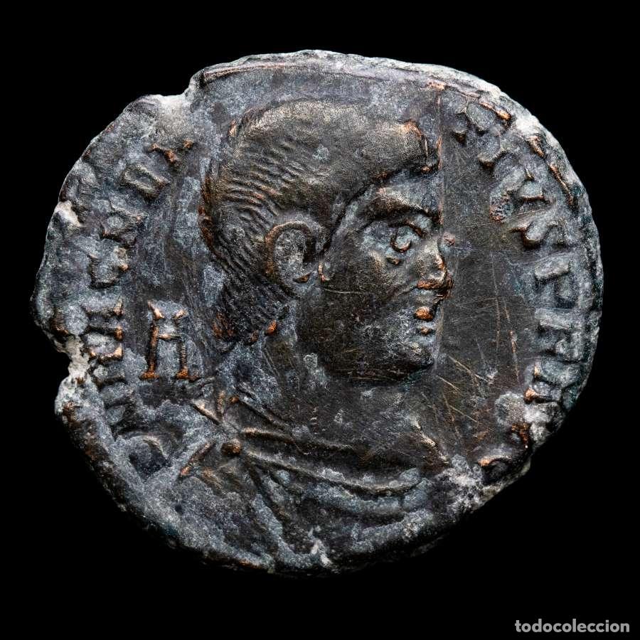 Monedas Imperio romano: Magnencio - &AElig; Maiorina VICT DD NN AVG ET CAES Є - IS / PAR Arles
