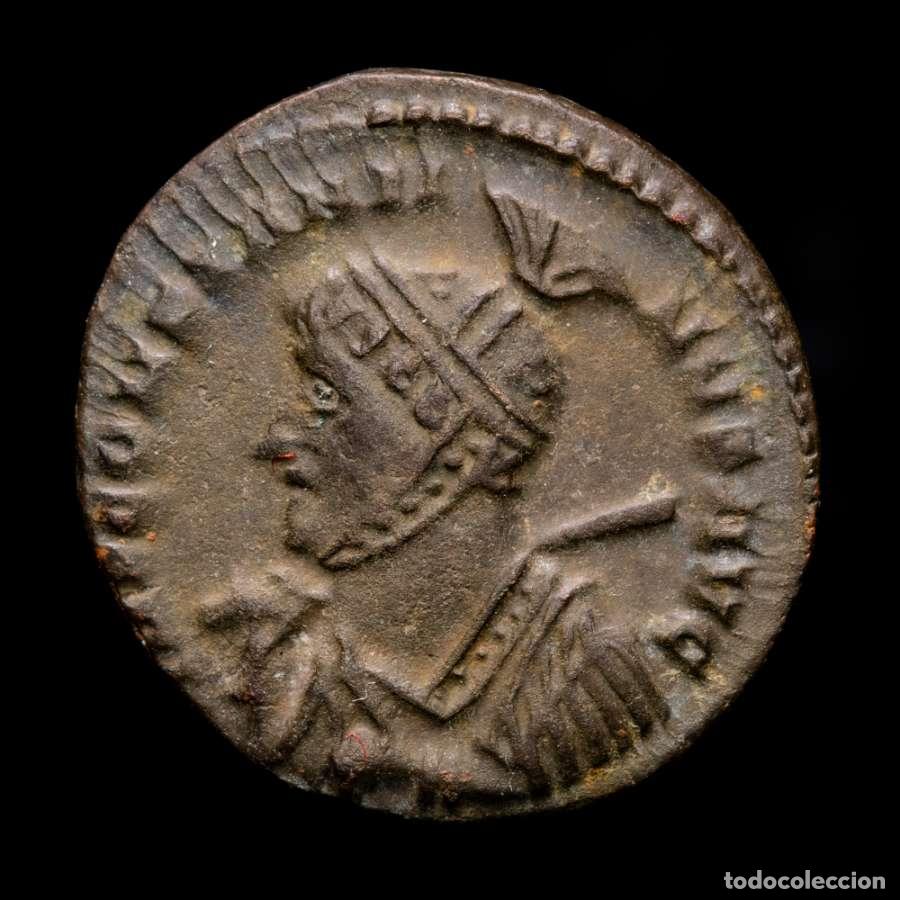 Monedas Imperio romano: Constantino I 307-337 d.C., Follis, Londres, VICTORIAE LAETAE (291)