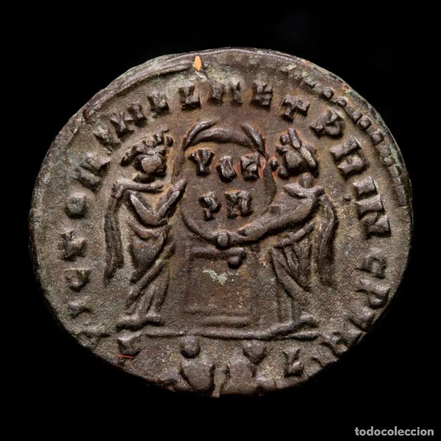 Monedas Imperio romano: Constantino I (307-337) AE follis, Lyon, cautivos en exergo. (309)