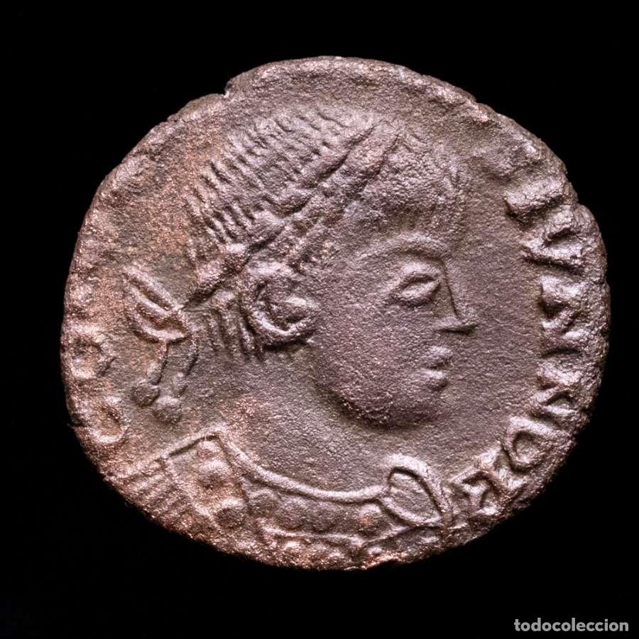 Monedas Imperio romano: Constantino II 1/2 Follis imitaci&oacute;n b&aacute;rbara. GLORIA EXERCITVS - TRS