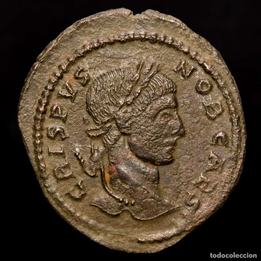 Monedas Imperio romano: Crispus bronze follis, Arles TA. VO / TIS / V. CAESARVM NOSTRORVM