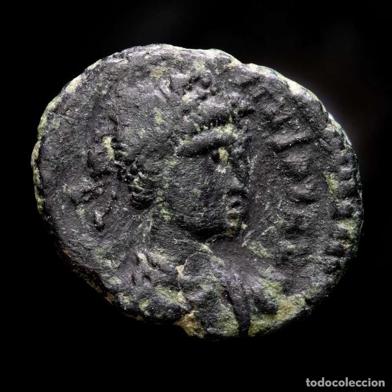 Monedas Imperio romano: Arcadio - AE13 Nummus. VICTORIA AVGGG.