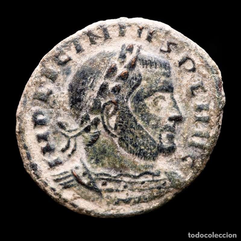 Monedas Imperio romano: Licinio - 308-324 dC. Roma. &AElig; Follis. SOLI INVICTO COMITI RX-F / RQ