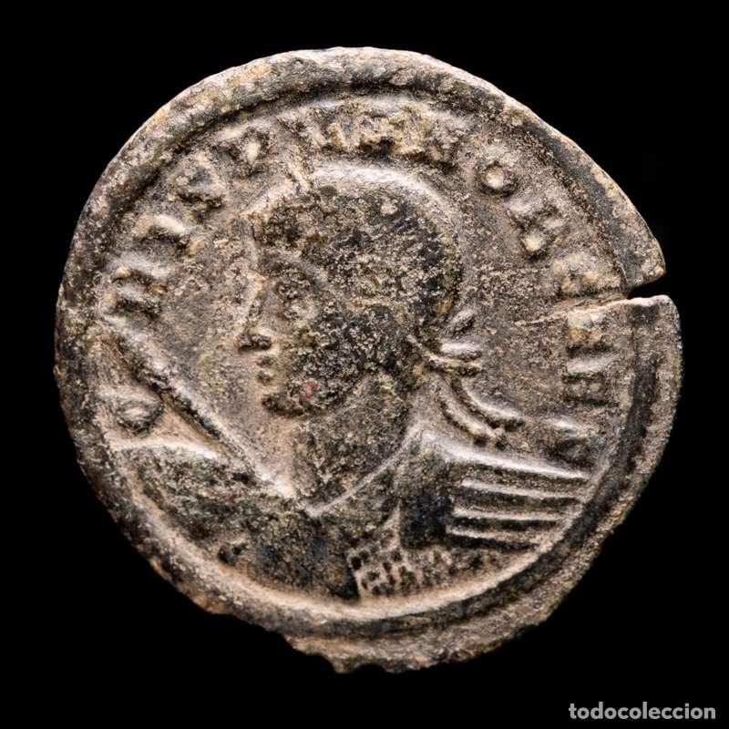 Monedas Imperio romano: Crispo (316-326 aC) follis de bronce. Ticinum. VIRTVS EXERCIT / TT