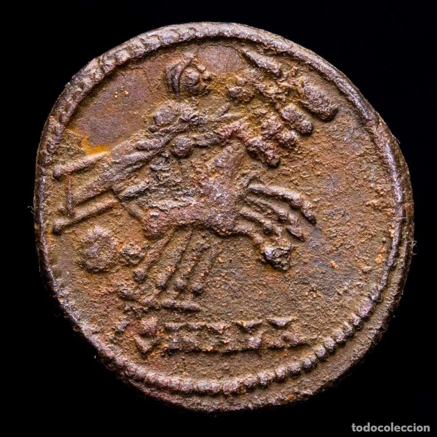 Monedas Imperio romano: Divo Constantino, folllis 337-340. Emperador en cuadriga, Alejandria