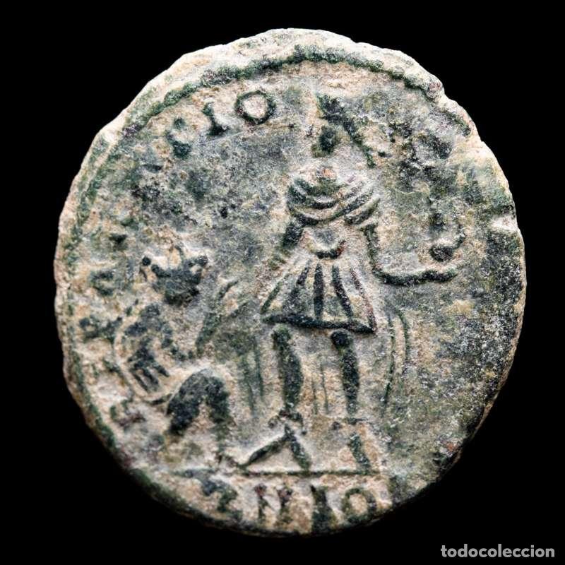 Monedas Imperio romano: Magno Maximo AE22. SNIOI. REPARATIO REIPVB. Top barbaro!!
