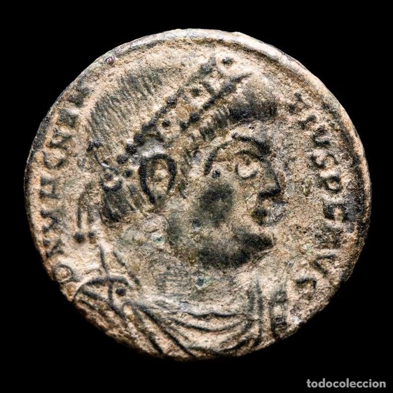 Monedas Imperio romano: Magnencio, maiorina. Lugdunum RSLG. FELICITAS REIPVBLICE.