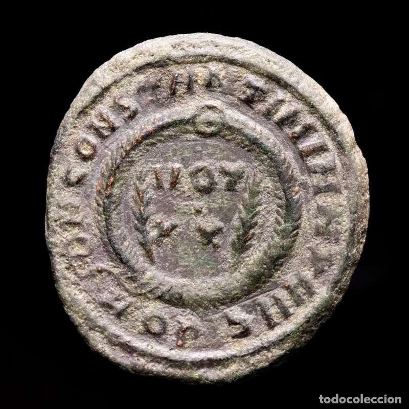 Monedas Imperio romano: Constantino I follis. Roma. DN CONSTANTINI MAX AVG / VOT XX