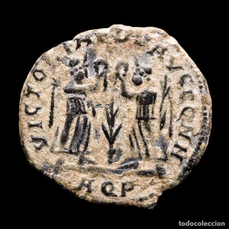 Monedas Imperio romano: Constante (347-348) 1/2 Follis. VICTORIAE DD AVGGQ NN // AQP