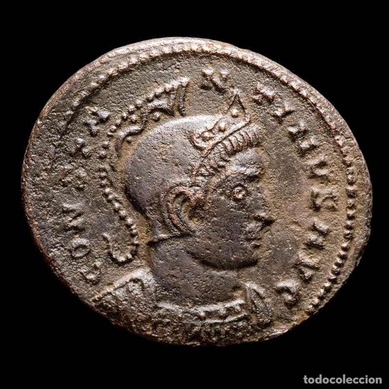 Monedas Imperio romano: Constantino I - &AElig; Follis VIRTVS EXERCIT A-S PLG Cautivos, Lugdunum