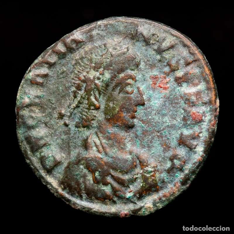 Monedas Imperio romano: Graciano Maiorina Siscia, 378-383 dC. REPARATIO-REIPVB ASISC (4434)