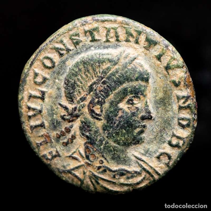 Monedas Imperio romano: Constancio II 324-337 dC. Medio Follis GLORIA EXERCITVS R&Omega;P (9093)