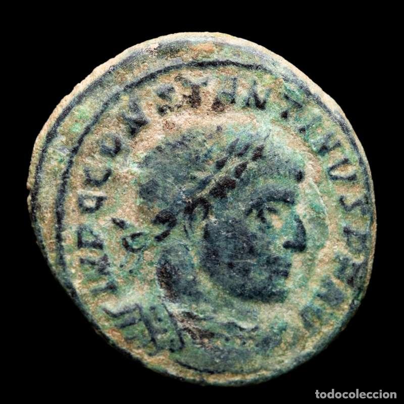 Monedas Imperio romano: Constantino I AE follis. Ostia 312-313 A.D. Legionary eagle.