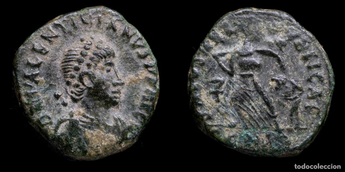 Monedas Imperio romano: Valentinian II - SALVS REIPVBLICAE, Constantinople - 13 mm / 1,21 gr.