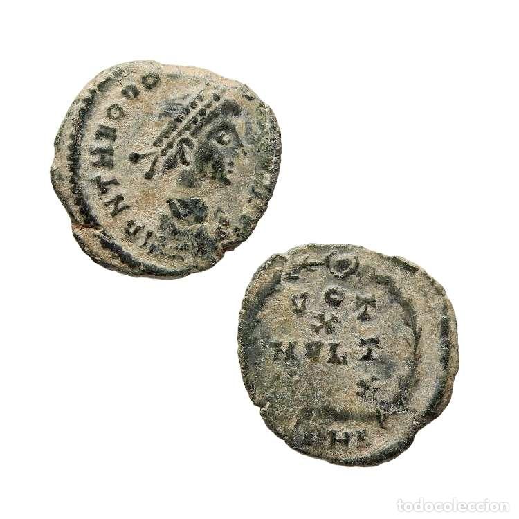 Monedas Imperio romano: Teodosio I &AElig; AE 4 Heraclea, VOT / X / MVLT / XX SMHA. 826-M