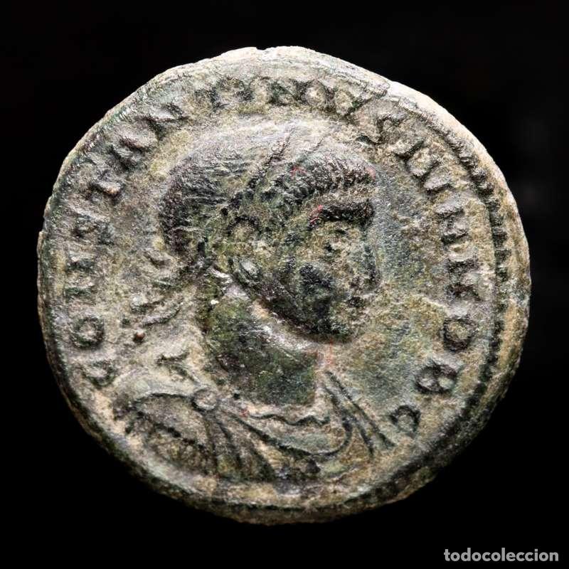 Monedas Imperio romano: Constantino II - Follis de Aquileia - VOT X palmas en corona. (4487)