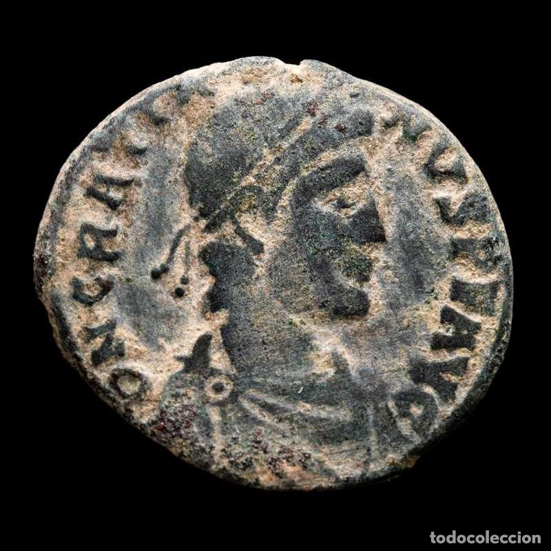 Monedas Imperio romano: Graciano - Maiorina REPARATIO REIPVB / LVGP Lugdunum (4497)