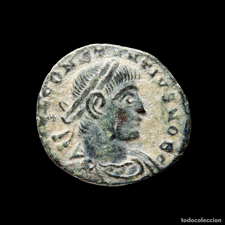 Monedas Imperio romano: Constancio II Follis, Arles. GLORIA EXERCITVS. A177-M