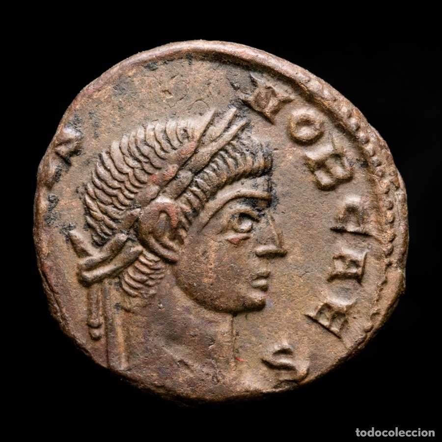 Monedas Imperio romano: Crispo Cesar - Follis de estilo barbaro - VOT X en corona / RT #373