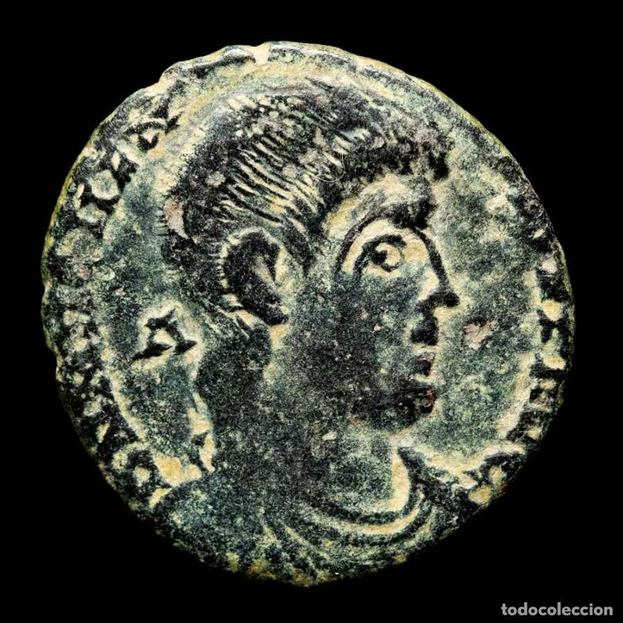Monedas Imperio romano: Magnencio Maiorina - VICTORIAE DD NN AVG ET CAES Victorias (4514)