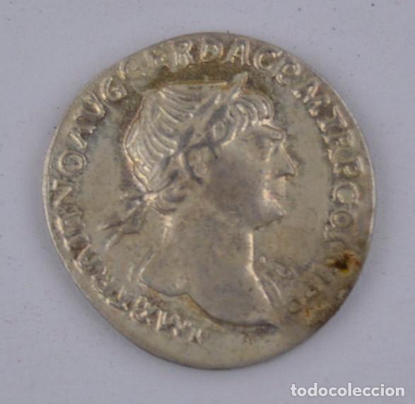 Monedas Imperio romano: Denario romano, emperador Trajano. 2cm. di&aacute;metro