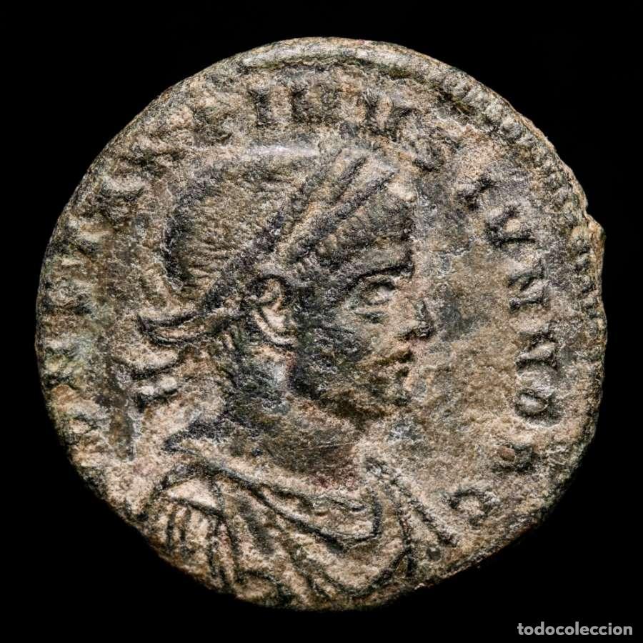 Monedas Imperio romano: Constantino II C&eacute;sar. &AElig; Follis. CAESARVM NOSTRORVM VOT V // RS