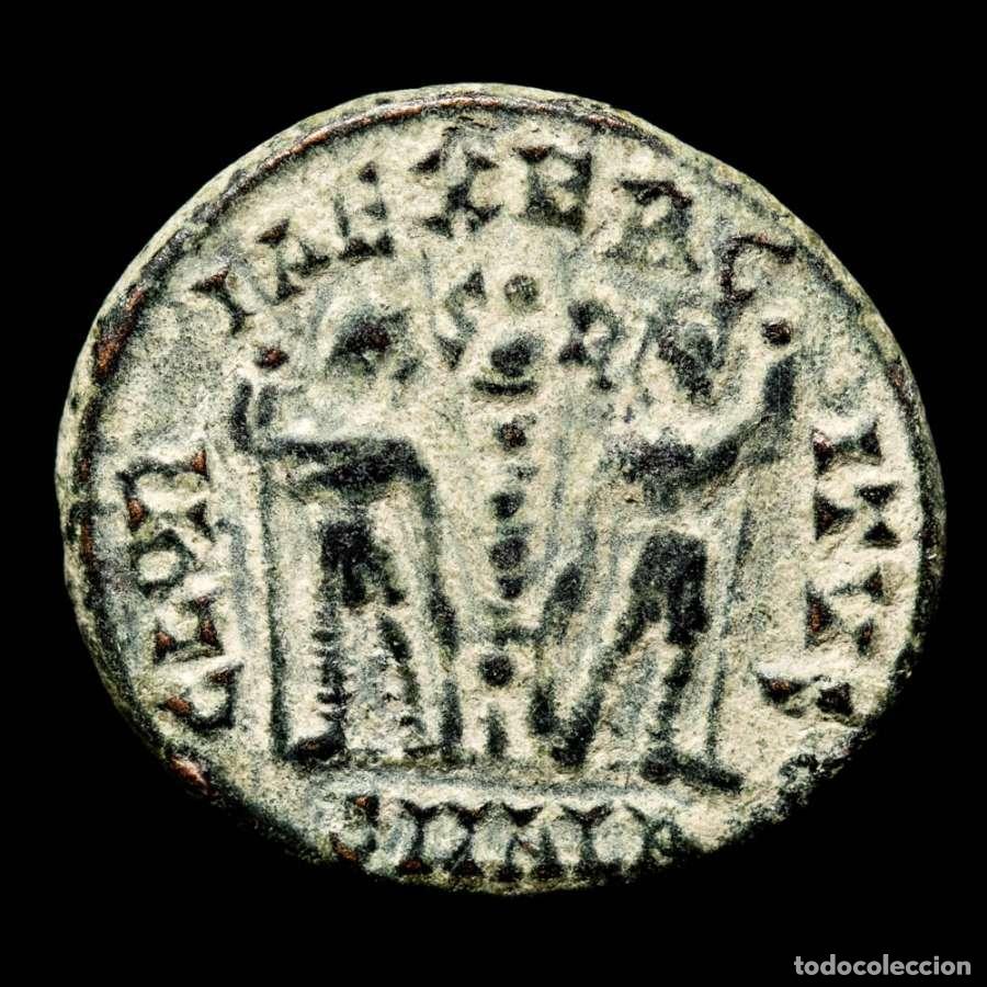 Monedas Imperio romano: Constantino I Follis de Alejandria - GLORIA EXERCITVS S-R / SMALB