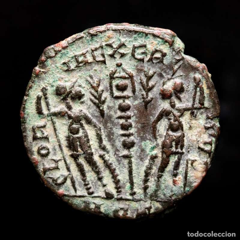 Monedas Imperio romano: Constancio II - Follis. Aquileia. Dos Palmas. GLORIA EXERCITVS