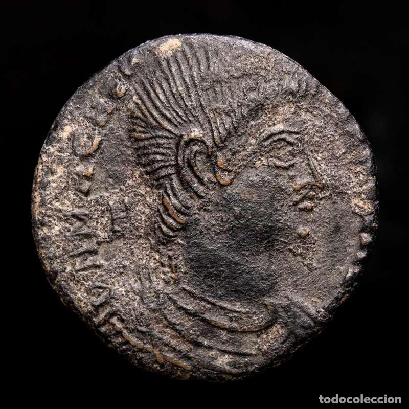 Monedas Imperio romano: Interesante Magnencio - Victorias - AE19. Estilo b&aacute;rbaro. (4476)