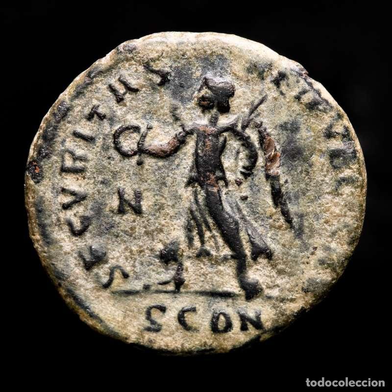 Monedas Imperio romano: Valentiniano I - AE3. Arles. SECVRITAS.REIPVBLICAE - N / SCON